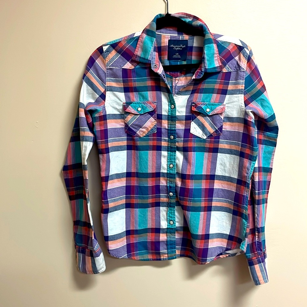 American Eagle 100% cotton plaid button up shirt